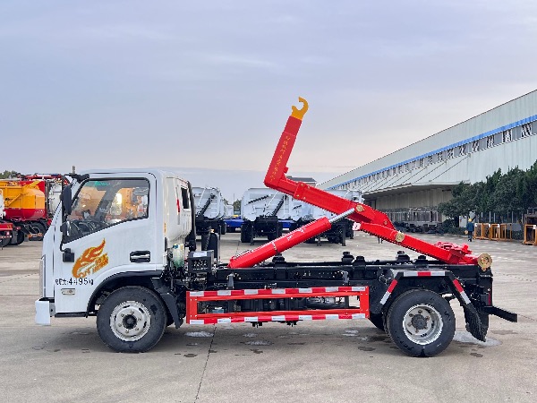 重汽豪曼4x2車廂可卸式垃圾車｜鉤臂式垃圾車｜移動壓縮垃圾站配套專用轉(zhuǎn)運(yùn)車｜勾臂車