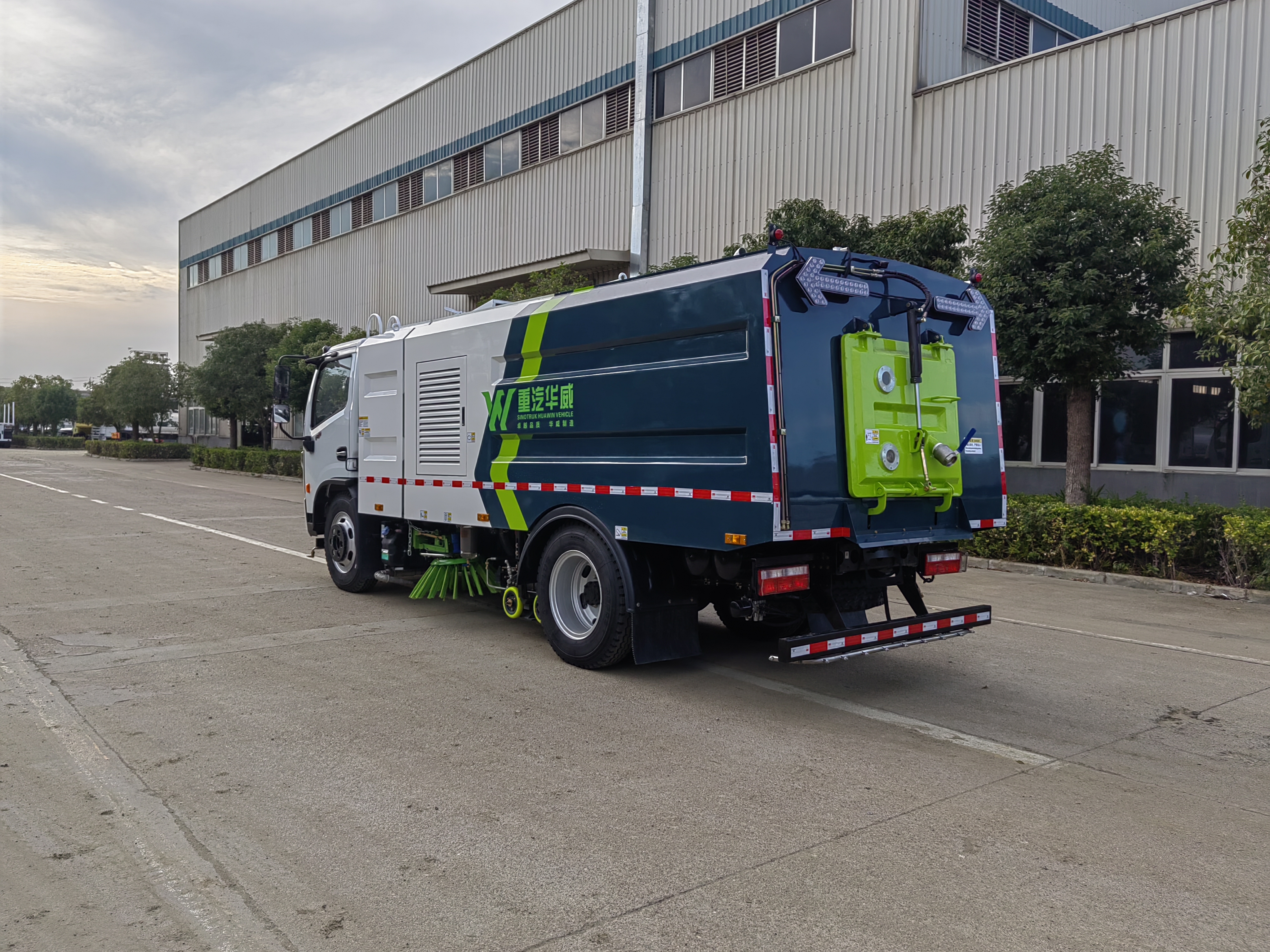 華威馳樂牌SGZ5129TXSEQ6型洗掃車|東風(fēng)多利卡5120多功能洗掃車