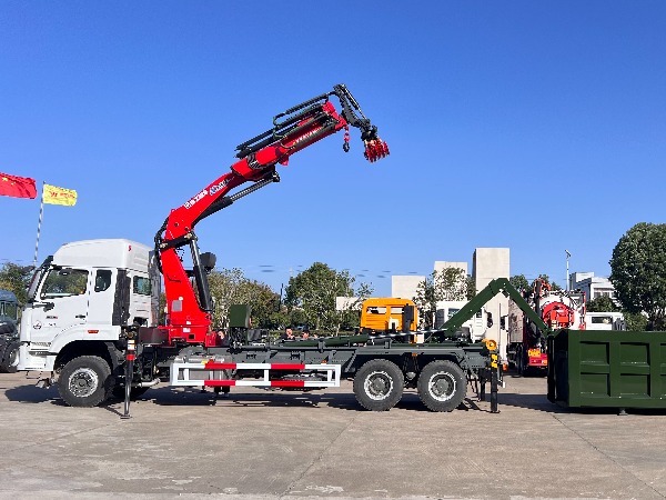 中國重汽湖北華威出口車型推薦|徐工12噸折臂吊機(jī)|徐工K型SQZ300折臂隨車起重運(yùn)輸車