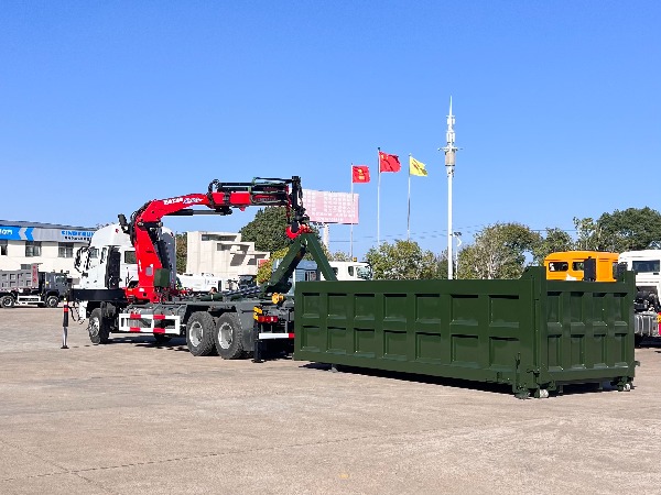 中國重汽湖北華威出口車型推薦|徐工12噸折臂吊機(jī)|徐工K型SQZ300折臂隨車起重運(yùn)輸車